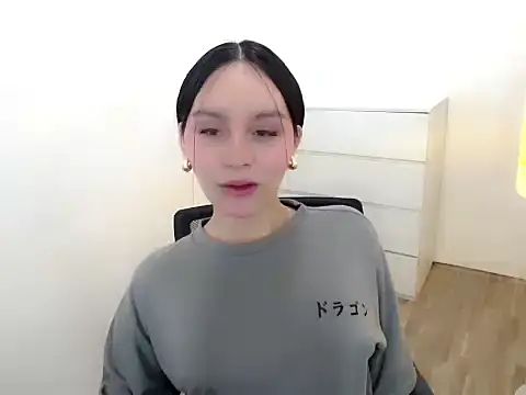 Snapshot of holly_tabby chatting on October 19, 2025, 12:11 am holly tabby online show from October 19, 2025, 12:11 am