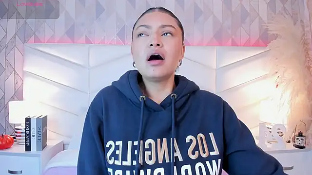 Snapshot of victoria___jonnes chatting on October 9, 2025, 12:25 pm victoria jonnes online show from October 9, 2025, 12:25 pm