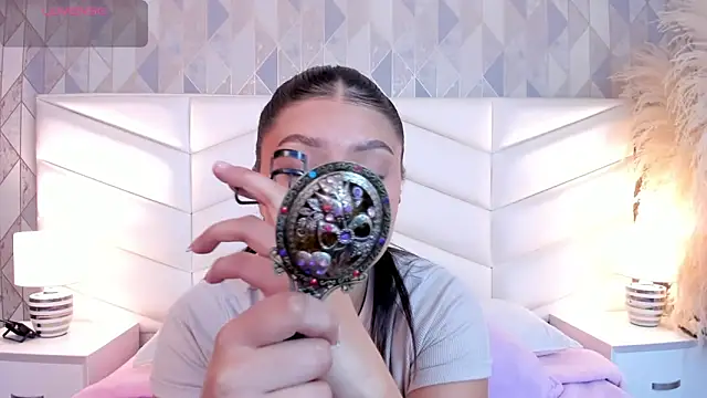 Snapshot of victoria___jonnes chatting on November 17, 2025, 12:44 pm victoria jonnes online show from November 17, 2025, 12:44 pm