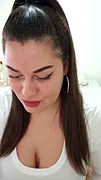 Larissa4U online show from November 17, 2025, 3:07 pm