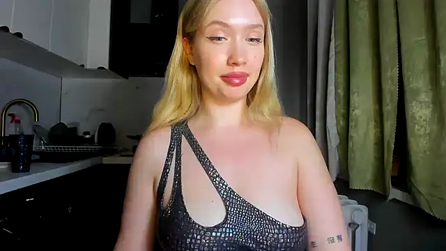 NicoleRiccii online show from September 18, 2025, 8:33 pm