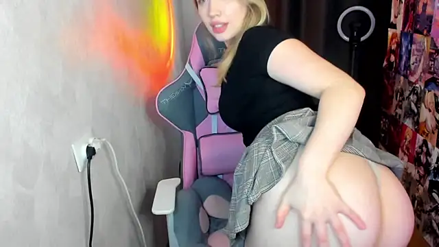 NicoleRiccii online show from June 11, 2026, 4:16 pm