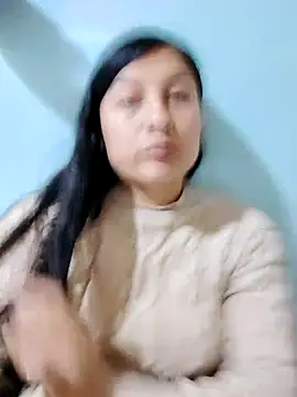 Snapshot of lunna_07 chatting on October 16, 2025, 12:11 am lunna 07 online show from October 16, 2025, 12:11 am