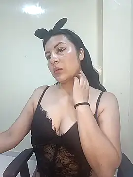 lunna 07 online show from December 2, 2025, 3:07 pm