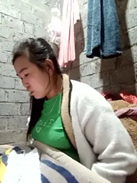 jienrrr online show from November 30, 2025, 2:32 pm