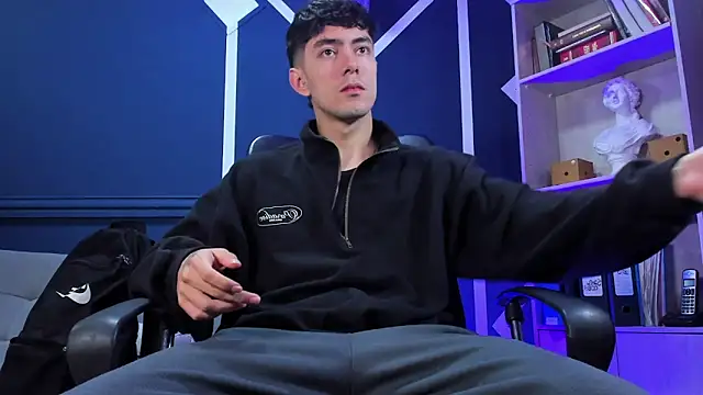 etham wolf  online show from September 9, 2025, 12:05 pm