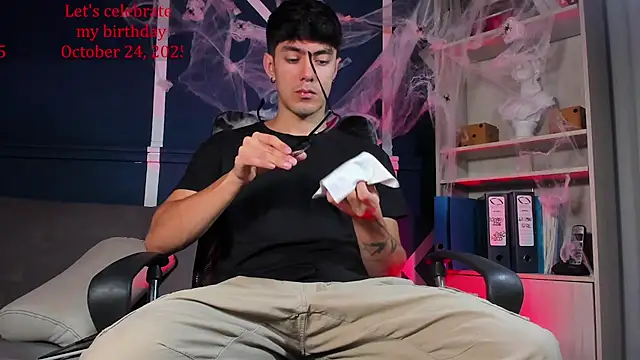 etham wolf  online show from October 16, 2025, 11:11 am