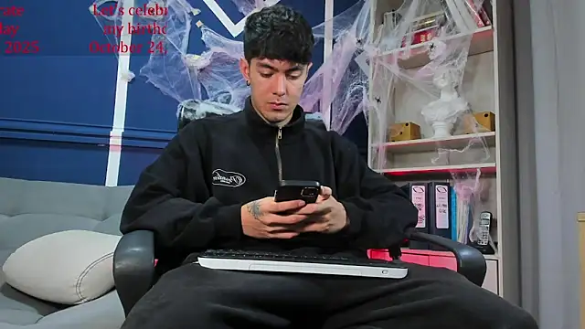 etham wolf  online show from October 17, 2025, 2:19 pm