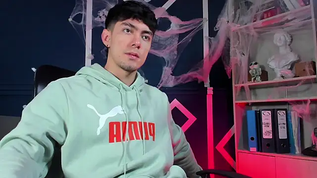 etham wolf  online show from November 7, 2025, 11:54 am