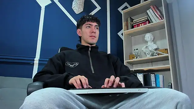 etham wolf  online show from November 10, 2025, 11:20 am