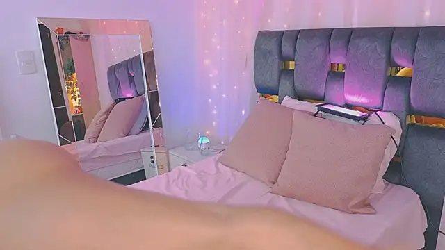 anitaglow online show from November 12, 2025, 10:52 pm