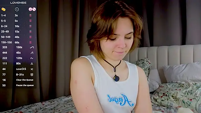 Snapshot of PolIyBowman chatting on October 12, 2025, 3:11 pm PolIyBowman online show from October 12, 2025, 3:11 pm