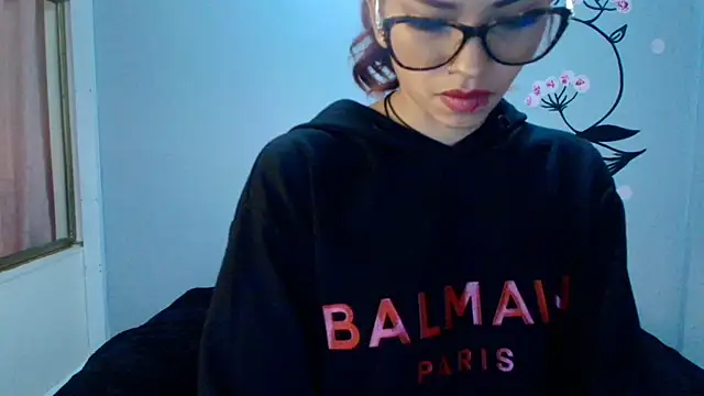 Mia Holly   online show from November 13, 2025, 7:46 pm