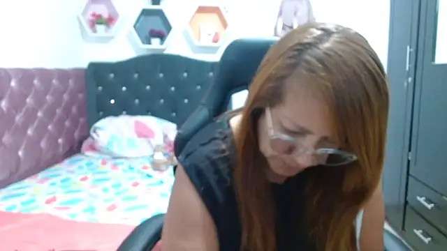 cristydirtyhot online show from March 23, 2026, 10:19 am