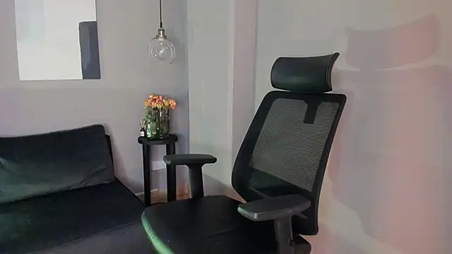 emily mars1 online show from October 4, 2025, 8:18 pm