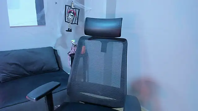 emily mars1 online show from October 16, 2025, 7:48 pm