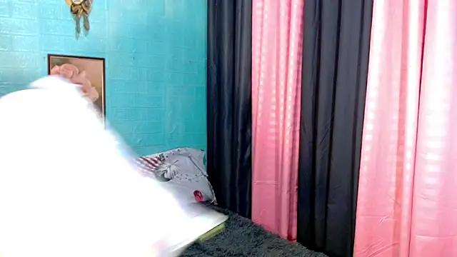 Emmats04 online show from November 12, 2025, 8:59 am