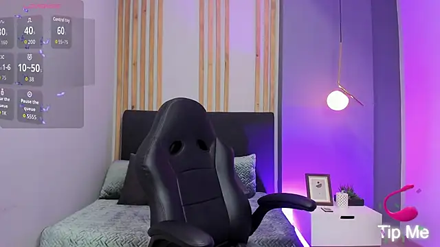 ivy collins  online show from October 5, 2025, 9:02 pm