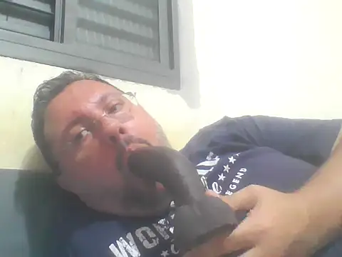 Luised80 online show from April 18, 2026, 1:42 am