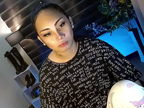 Snapshot of Bella_subhunterx chatting on November 6, 2025, 1:34 pm Bella subhunterx online show from November 6, 2025, 1:34 pm