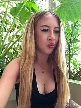 Snapshot of asraifae chatting on October 28, 2025, 12:58 am asraifae online show from October 28, 2025, 12:58 am