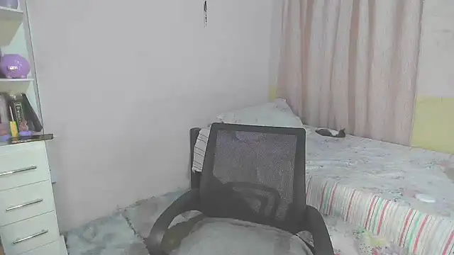 im miauhg online show from July 26, 2026, 6:32 am