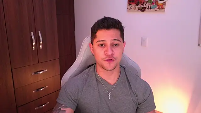 domsantiago  online show from October 29, 2025, 1:41 am