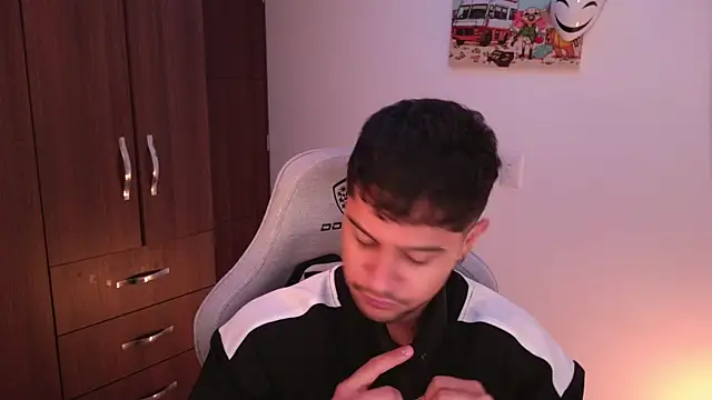 domsantiago  online show from December 2, 2025, 2:39 am