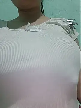Snapshot of Shiny_Babe chatting on June 1, 2026, 4:14 am Shiny Babe online show from June 1, 2026, 4:14 am