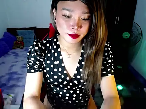 Urassiansweetcummer online show from March 4, 2026, 8:15 pm