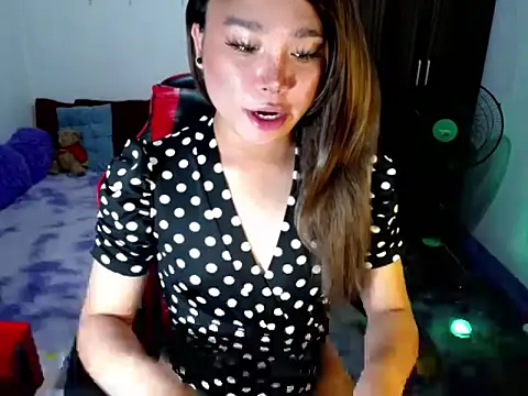 Urassiansweetcummer online show from March 26, 2026, 11:32 pm