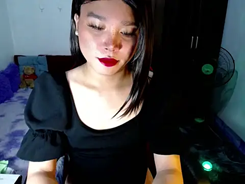 Snapshot of Urassiansweetcummer chatting on May 8, 2026, 4:29 am Urassiansweetcummer online show from May 8, 2026, 4:29 am