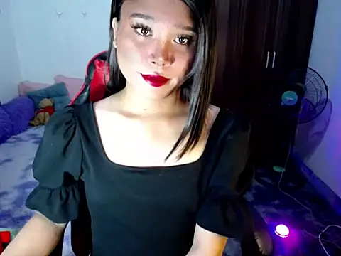 Snapshot of Urassiansweetcummer chatting on May 22, 2026, 12:11 pm Urassiansweetcummer online show from May 22, 2026, 12:11 pm
