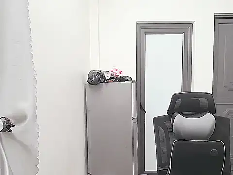 Shulee21 online show from October 7, 2025, 2:09 am