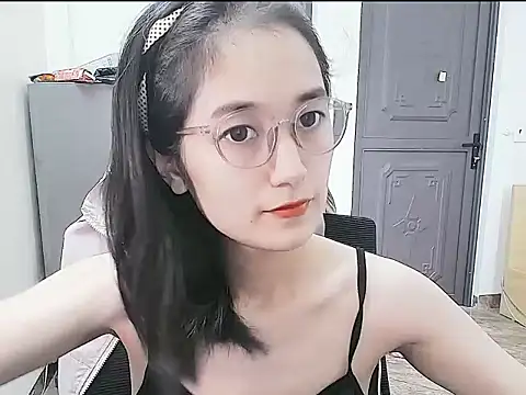 Shulee21 online show from October 11, 2025, 3:50 am