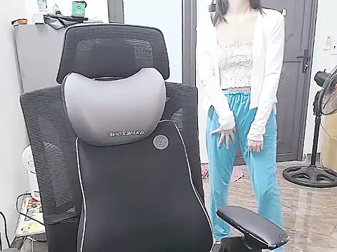 Shulee21 online show from October 25, 2025, 2:30 am