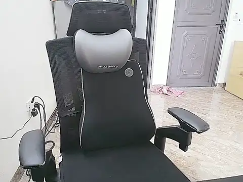 Shulee21 online show from October 29, 2025, 4:37 am