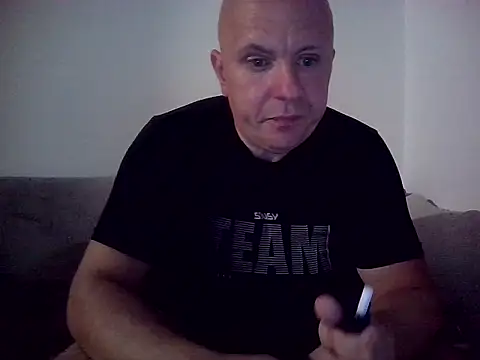 DaDDyLoVeSu83 online show from June 17, 2026, 6:09 pm
