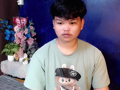 Reynelcock online show from April 8, 2026, 8:14 am