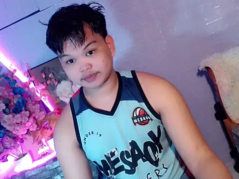 Reynelcock online show from May 25, 2026, 8:15 pm