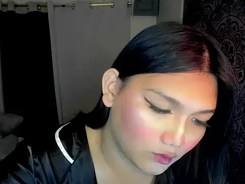 Snapshot of Lou_heart chatting on November 17, 2025, 5:41 pm Lou heart online show from November 17, 2025, 5:41 pm