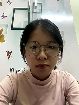 meomeo2k6 online show from November 17, 2025, 2:45 pm