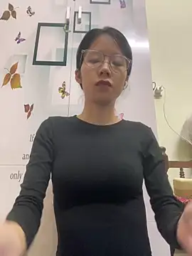 meomeo2k6 online show from November 21, 2025, 1:54 pm