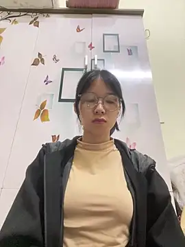 meomeo2k6 online show from December 5, 2025, 1:42 pm