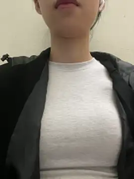 meomeo2k6 online show from February 11, 2026, 3:17 pm