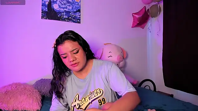 Shophie thoopson online show from November 27, 2025, 11:23 am