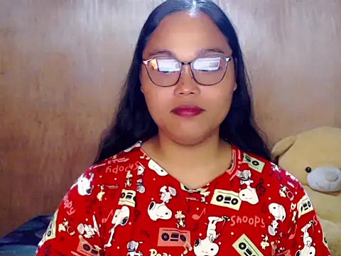 Snapshot of _Lylia chatting on October 3, 2025, 11:35 pm Lylia online show from October 3, 2025, 11:35 pm