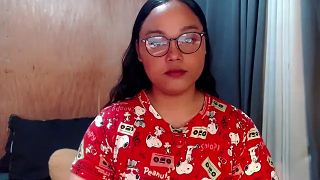 Snapshot of _Lylia chatting on October 6, 2025, 5:49 am Lylia online show from October 6, 2025, 5:49 am