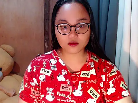 Snapshot of _Lylia chatting on November 15, 2025, 10:15 pm Lylia online show from November 15, 2025, 10:15 pm