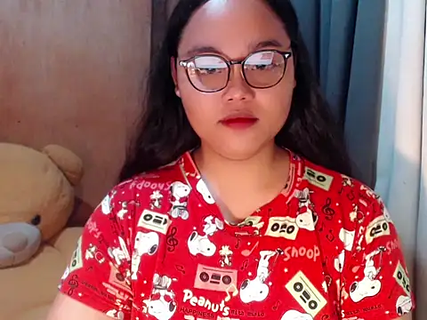 Snapshot of _Lylia chatting on November 16, 2025, 8:47 pm Lylia online show from November 16, 2025, 8:47 pm